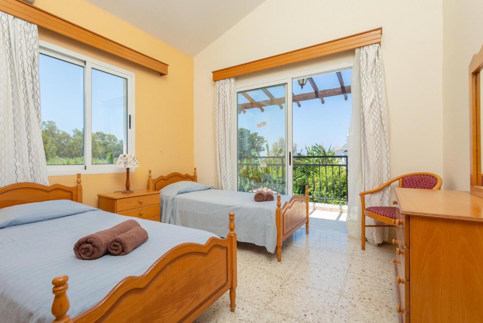 Sun Beach Villa Thio Polis Bagian luar foto