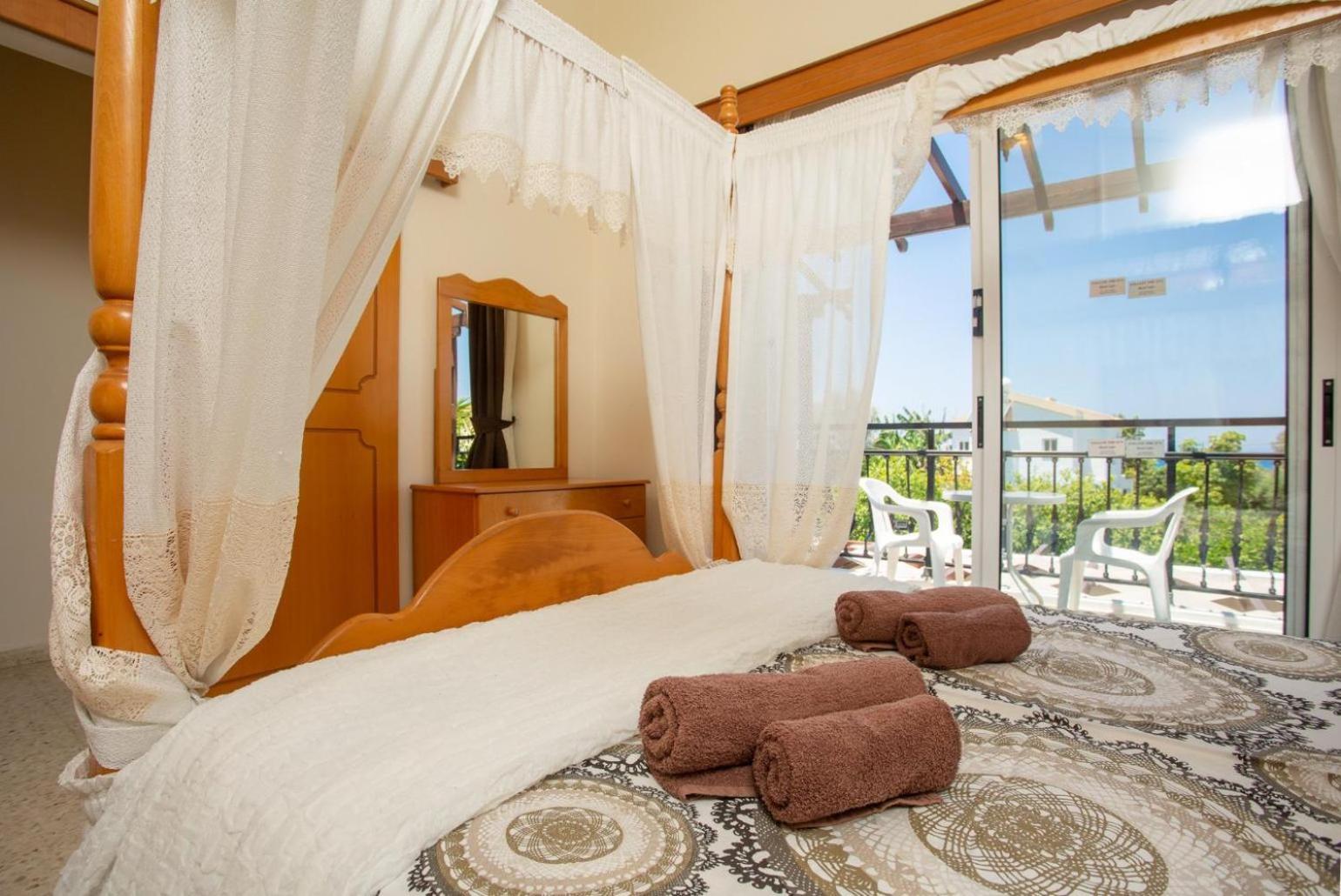 Sun Beach Villa Thio Polis Bagian luar foto