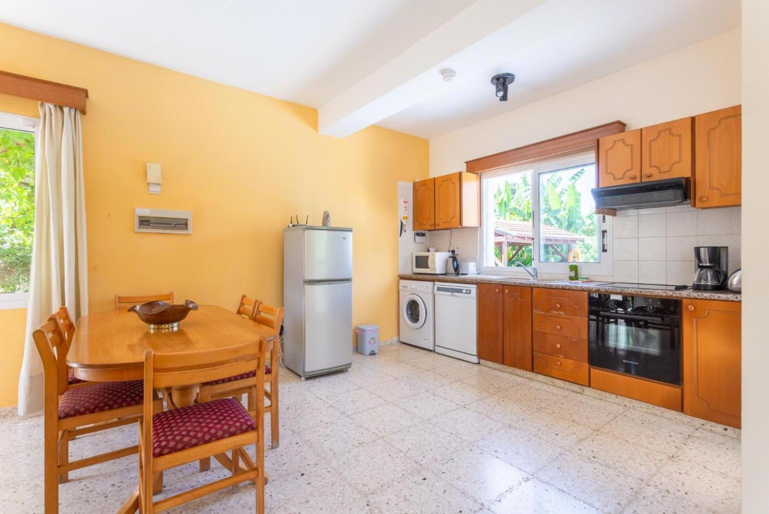 Sun Beach Villa Thio Polis Bagian luar foto