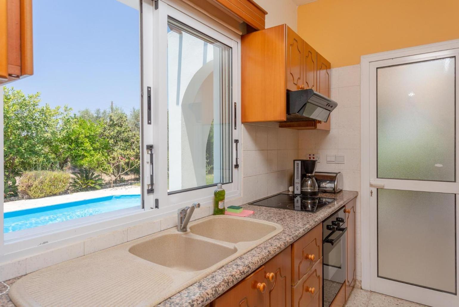 Sun Beach Villa Thio Polis Bagian luar foto