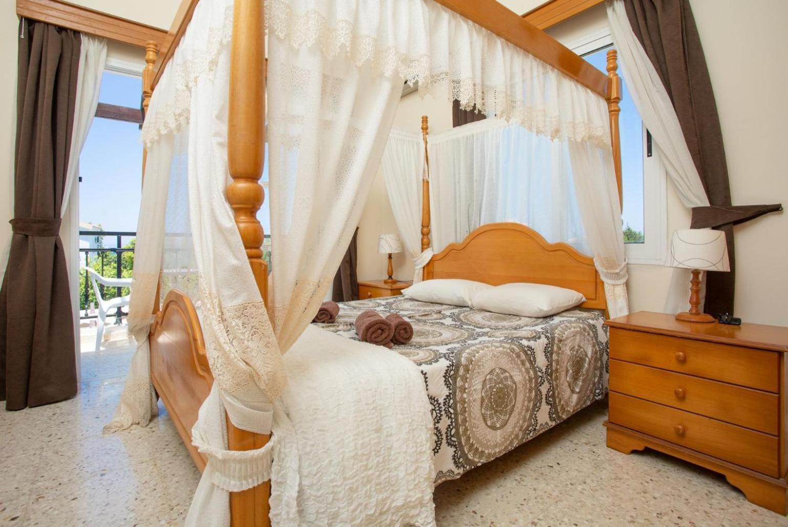 Sun Beach Villa Thio Polis Bagian luar foto