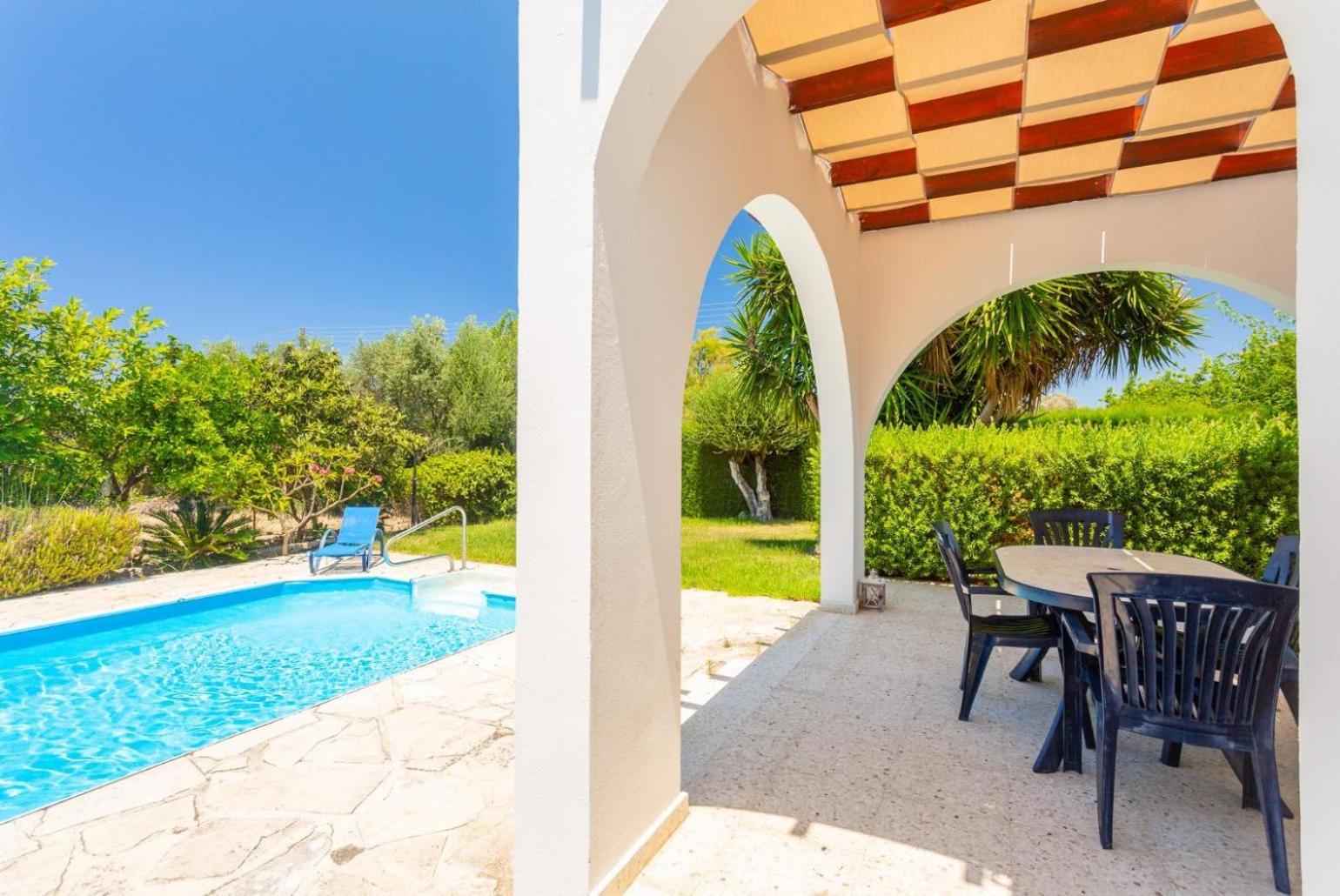 Sun Beach Villa Thio Polis Bagian luar foto