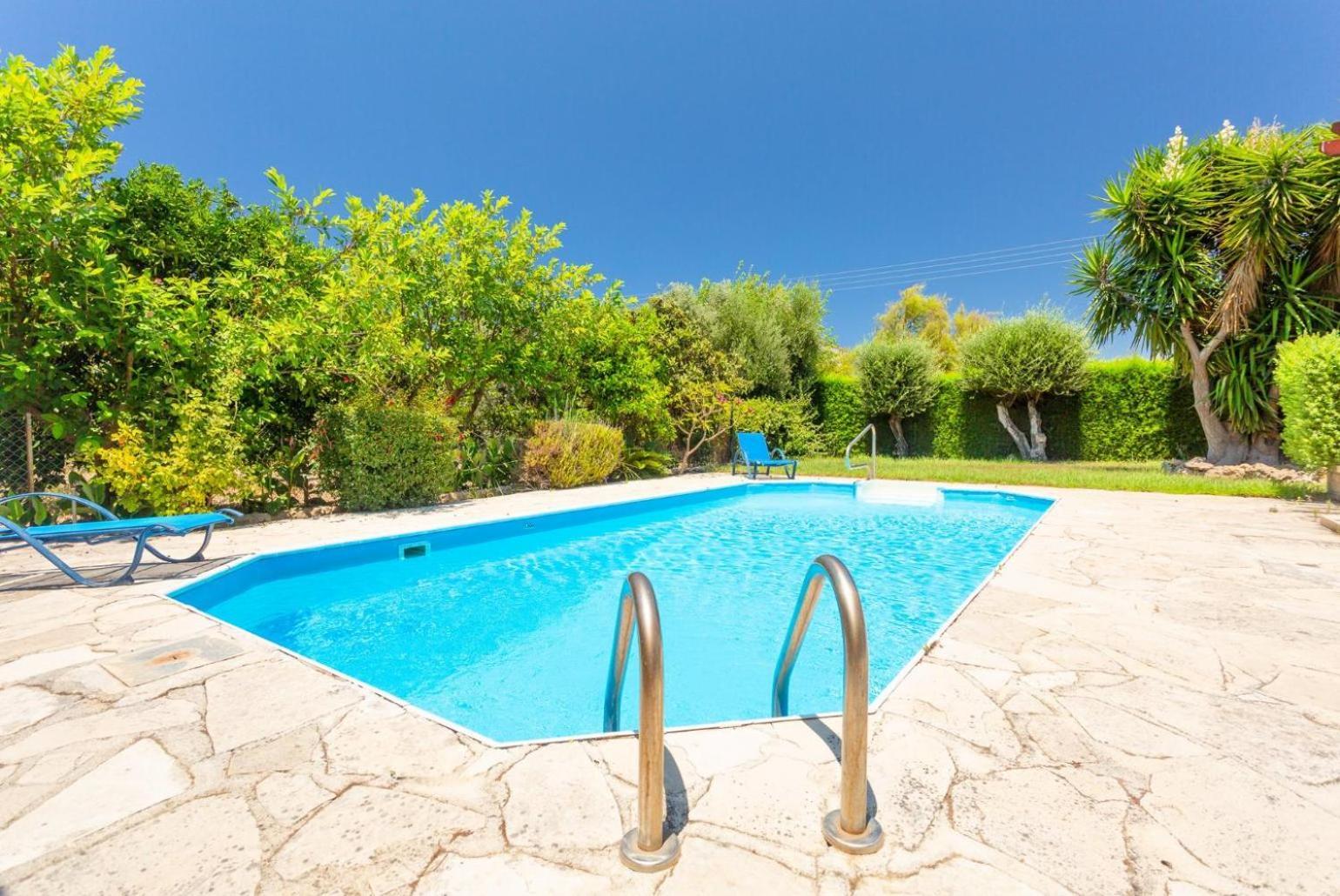 Sun Beach Villa Thio Polis Bagian luar foto