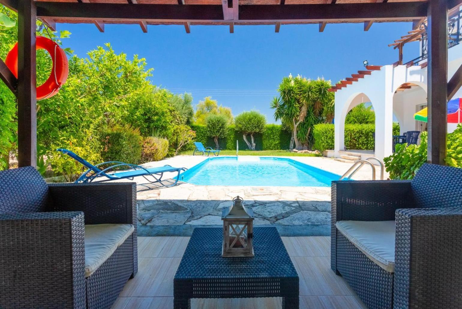Sun Beach Villa Thio Polis Bagian luar foto